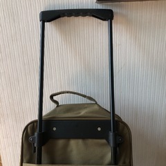 キティちゃんのキャスター付きバッグの画像