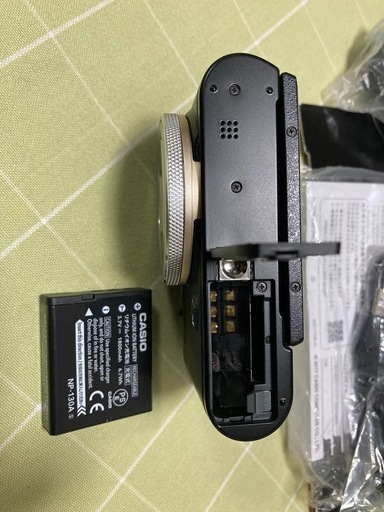 デジカメ　デジタルカメラ　CASIO HIGH SPEED EXILIM EX-ZR4100