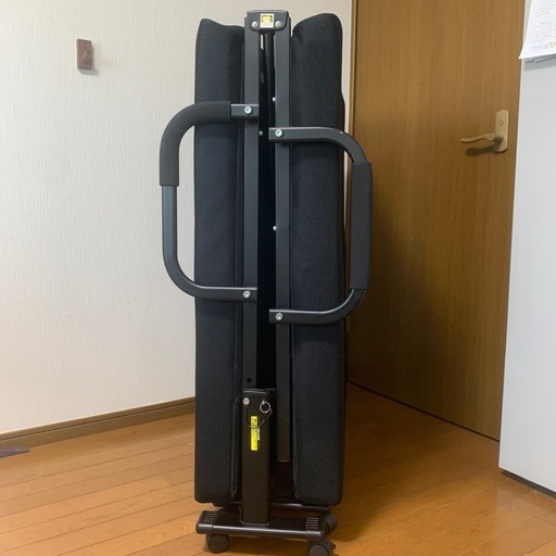 お取引中　折りたたみベッド　1000円値引きしました