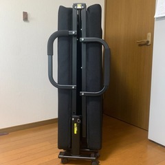 お取引中 折りたたみベッド 1000円値引きしました