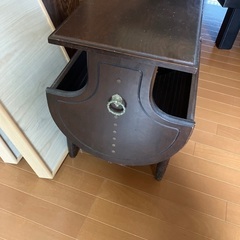 テーブルにもなる収納の画像