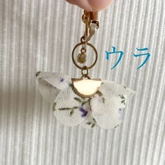 【ハンドメイド】お花のイヤリング　ホワイトの画像