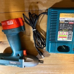 マキタの充電式インパクトレンチと急速充電器DC1439の画像