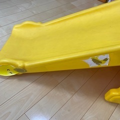 キリンの滑り台の画像