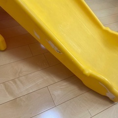 キリンの滑り台の画像