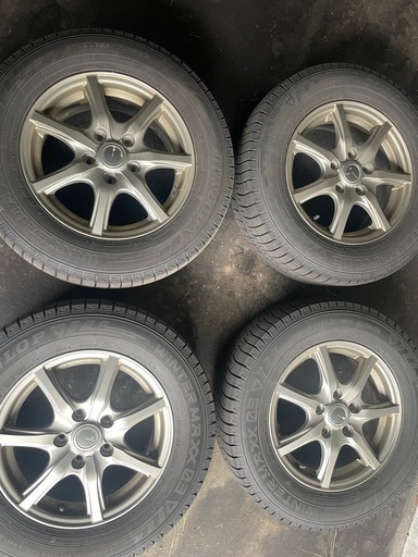 スタッドレスタイヤ　ホイール付