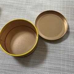 空の缶の画像