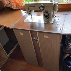 昭和レトロなミシン２台　　の画像