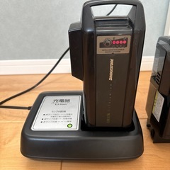 ブリヂストン電動自転車用バッテリー2個と充電器のセット