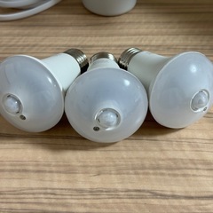 アイリスオーヤマ　人感センサー付 LED電球