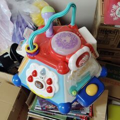 スイッチを押したりできる乳幼児用おもちゃ