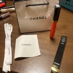 シャネルのリップグロスなど、化粧品