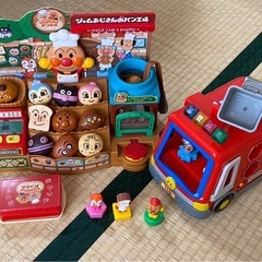 ★お譲り先決定★アンパンマン のパン屋さんと消防車