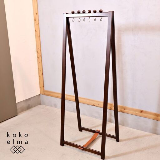IDC OTSUKA(大塚家具)で取り扱われているブランドAKIMOKU(秋田木工)のNo.3000ハンガーラック。木のぬくもりを感じるブナ材の無垢のコートハンガーはリビングにもおススメ♪/折り畳み可