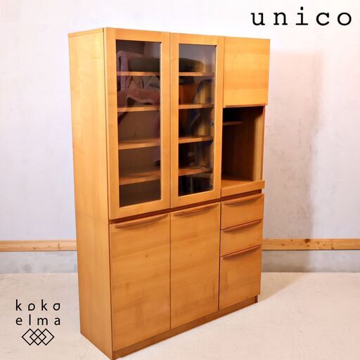 unico(ウニコ)で取り扱われていた稀少廃番品のLUNE(ルーン)キッチンボードです。チェリー材を贅沢に使用したナチュラルな質感が魅力の食器棚はお部屋を優しい雰囲気に。三日月型の把手がアクセントに♪