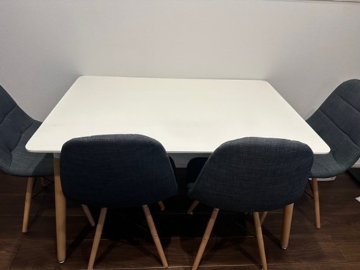 家具 テーブルとダイニングチェア