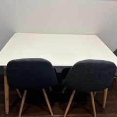 家具 テーブルとダイニングチェア