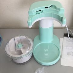【2022新モデル】電動かき氷機 かき氷器 家庭用 バラ氷対応 冷凍フルーツも削れる 650ML大容量 分離式 収納・お手入れやすい 水洗い可能 かき氷機 替刃1枚付き 日本語説明書付き レシピ付き（ミントグリーン）の画像