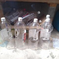 空のペットボトル4リットルの画像