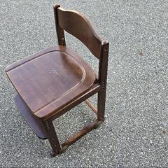 学習机の椅子　ポケモンシール付き
