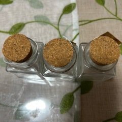 小瓶　コルク蓋　3個セットの画像