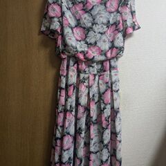 ピンクの花柄ワンピース　9号