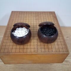 脚付き 囲碁盤 へそあり ＆ 碁石(黒175個、白175個) セット 幅42cm×奥行46cm×厚み15cm の画像