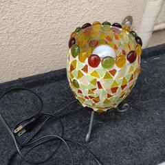 小さいステンドグラスランプの画像