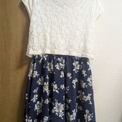 上下切替　白と紺の花柄ワンピース　Ｌの画像