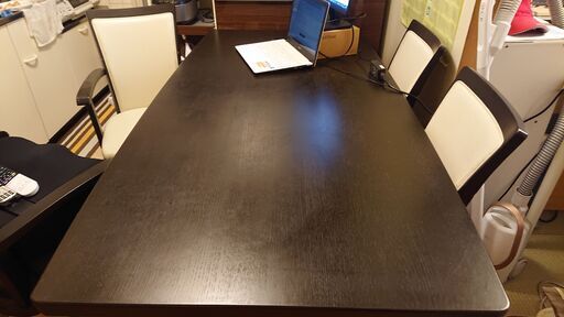 値下げしました！　ダイニングテーブルと椅子４脚