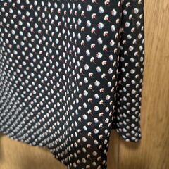 美品✨️UNTITLED　黒地柄入り　フレアースカート　の画像