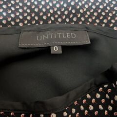 美品✨️UNTITLED　黒地柄入り　フレアースカート　の画像
