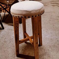 🪑レトロスツ〜ル　USED品 🪑椅子　ふかふか布張り