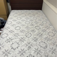 ダブルベッド　
収納付
