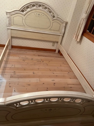 セミダブルベッドのフレーム