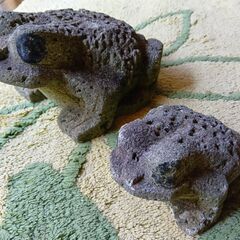 親子のカエル、置き物（縁起物）