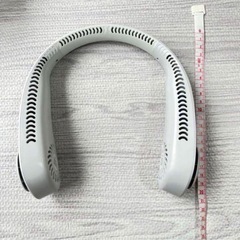 首掛け ぶら下げ ネックファン 羽無し ポータブル充電　扇風機　小型の画像