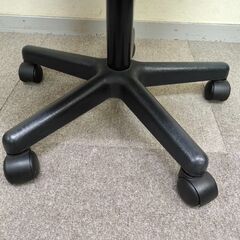 【お引き取り決定】 肘無 オフィスチェア  背面メッシュ（グリーン）の画像