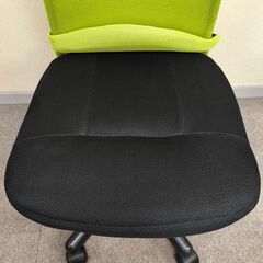 【お引き取り決定】 肘無 オフィスチェア  背面メッシュ（グリーン）の画像