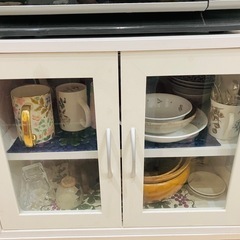 【差し上げます】2段の食器棚、チェスト、白
