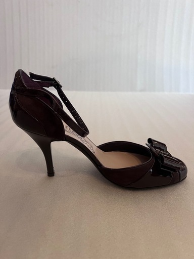 【展示品】Ferragamo ヴァラ ストラップパンプス 7D 24.5cm