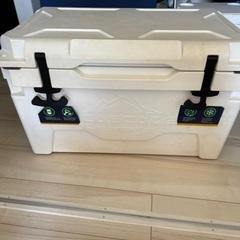 42.5L　cascadeクーラーボックス