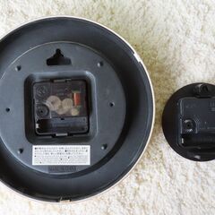 ダイソー500円とセリアの時計の画像