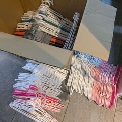 【不要ハンガー】大人40個＆子供80個前後【糊残りあり】free...