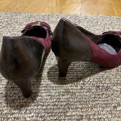 【新品】ワインレッド パンプス 赤 茶 24　ボルドー　スエード エナメル 上品の画像