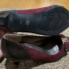 【新品】ワインレッド パンプス 赤 茶 24　ボルドー　スエード エナメル 上品の画像