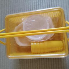 ☆新品☆プラスチック食器セット・カゴ付きの画像