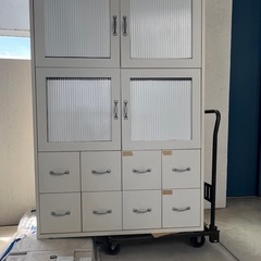 無料！白い収納家具