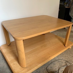 DCM製品　木製折れ脚テーブルサイズ700×550×320です。...