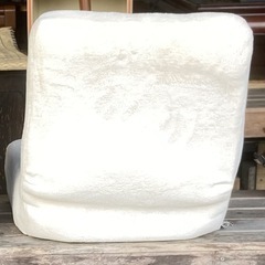 座椅子(白)の画像